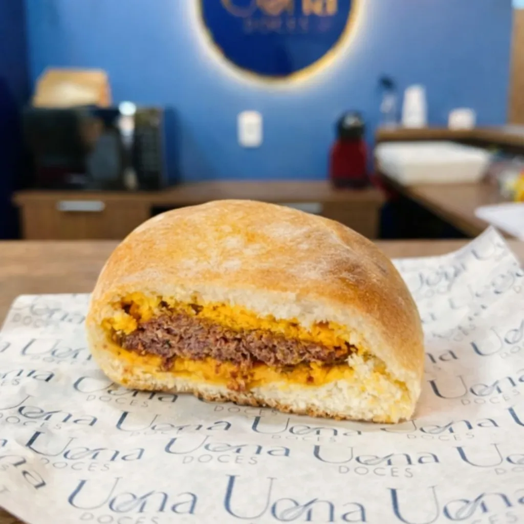 [UENA-CF-072] Salgado de Hambúrguer com Cheddar